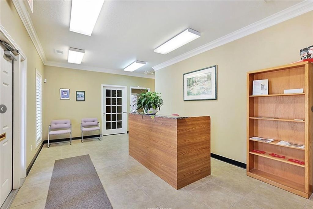242 Southwest Parkway E, College Station, TX 77840 — photo 3