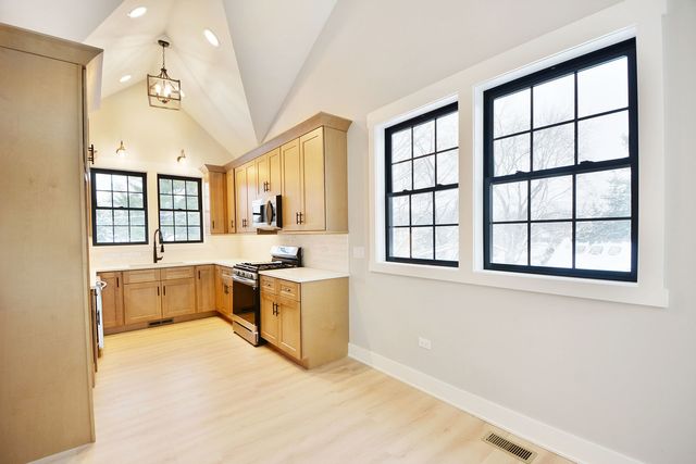28722 N Madison Avenue, Wauconda, IL 60084