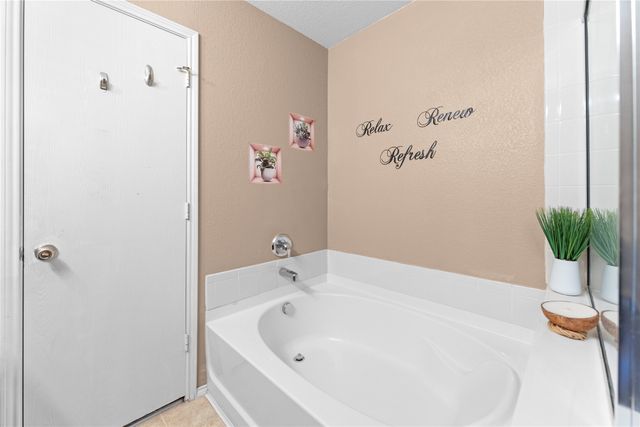 9225 Conestoga Drive, Fort Worth, TX 76131