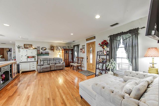 101 Bayou Bend Dr, Houma, LA 70364