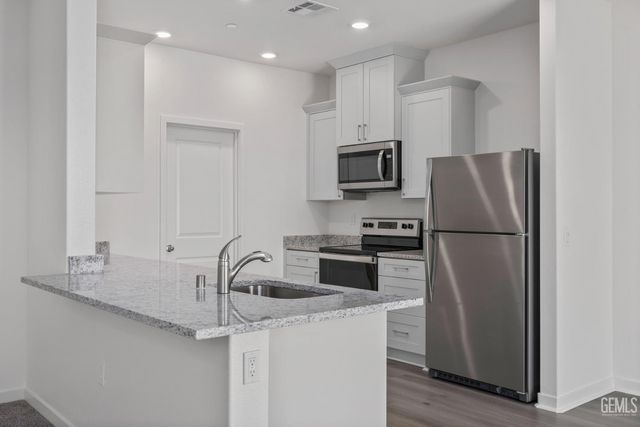 7710 Rambutan Place, Bakersfield, CA 93313