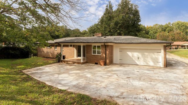 6400 Elmwood Circle, Charlotte, NC 28214