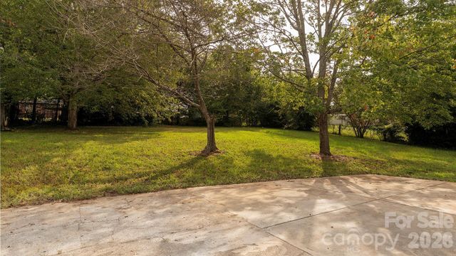 6400 Elmwood Circle, Charlotte, NC 28214