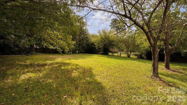 6400 Elmwood Circle, Charlotte, NC 28214