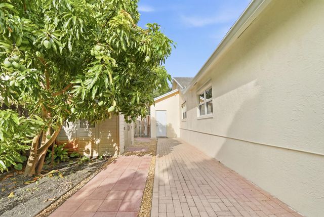 5787 SW 57th Way, Davie, FL 33314