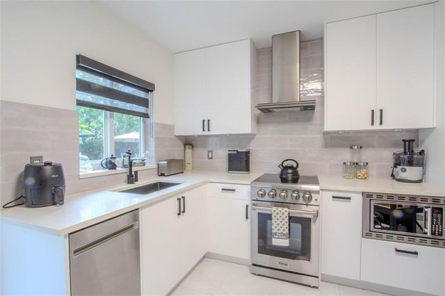 1032 SW 15th Ter, Fort Lauderdale, FL 33312