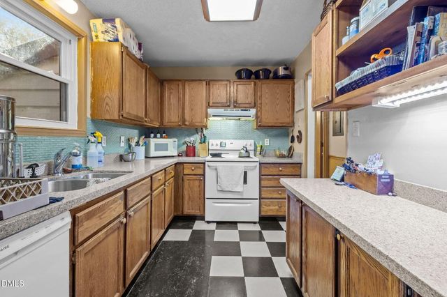 2 Drakesway Court, Durham, NC 27713