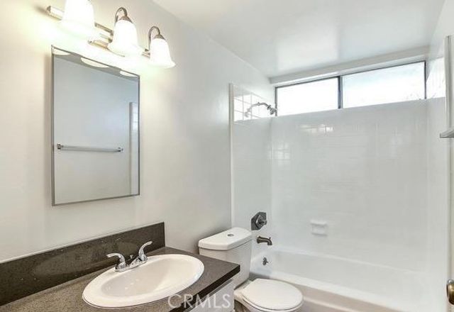 1238 W 87th 1, Los Angeles, CA 90044