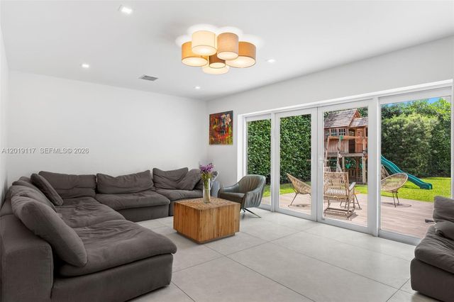 3748 Prairie Ave, Miami Beach, FL 33140