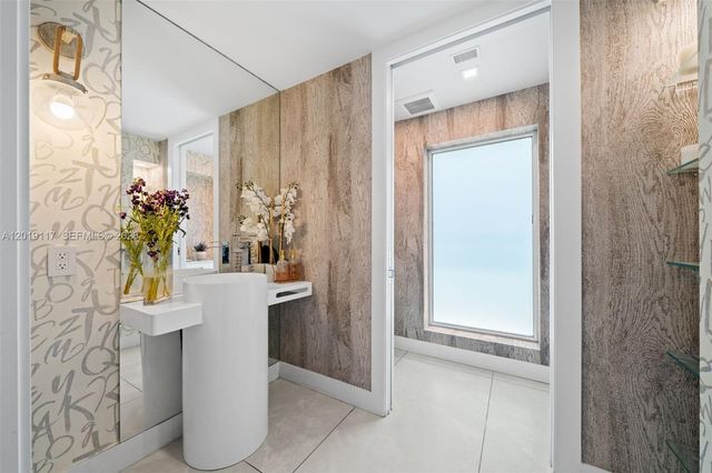 3748 Prairie Ave, Miami Beach, FL 33140