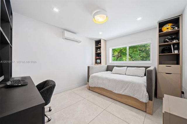 3748 Prairie Ave, Miami Beach, FL 33140