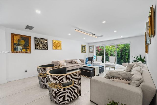 3748 Prairie Ave, Miami Beach, FL 33140