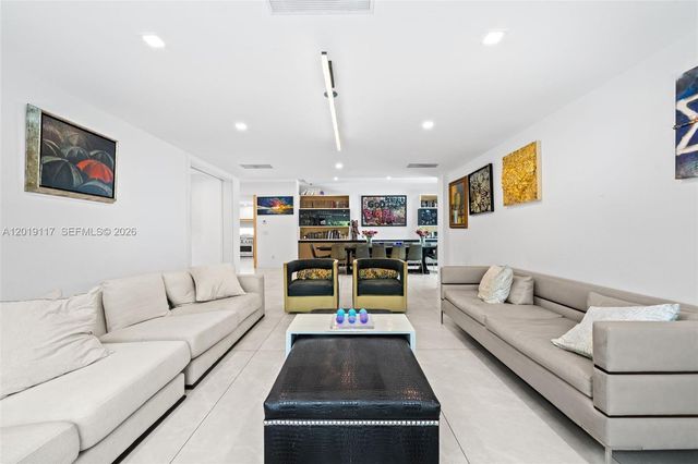 3748 Prairie Ave, Miami Beach, FL 33140