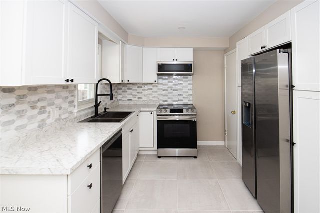 24791 Drakefield Avenue, Euclid, OH 44123