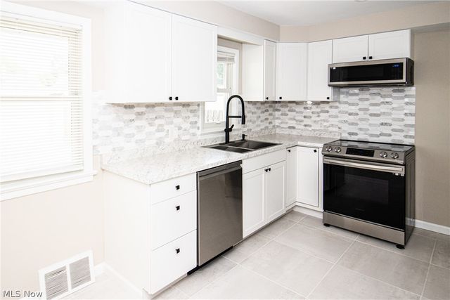 24791 Drakefield Avenue, Euclid, OH 44123