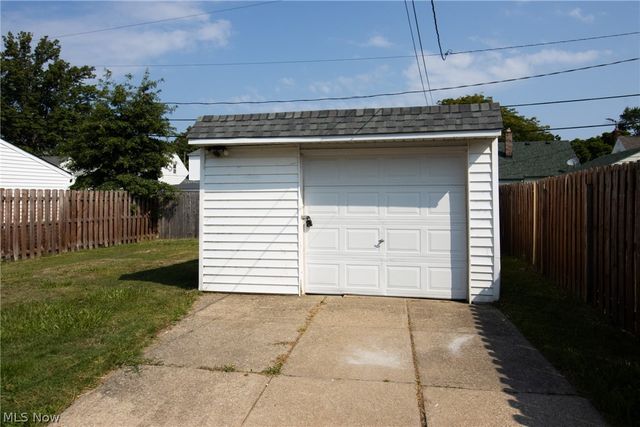 24791 Drakefield Avenue, Euclid, OH 44123