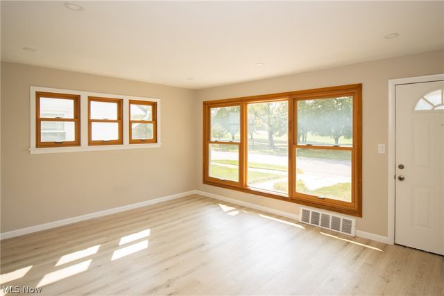 24791 Drakefield Avenue, Euclid, OH 44123