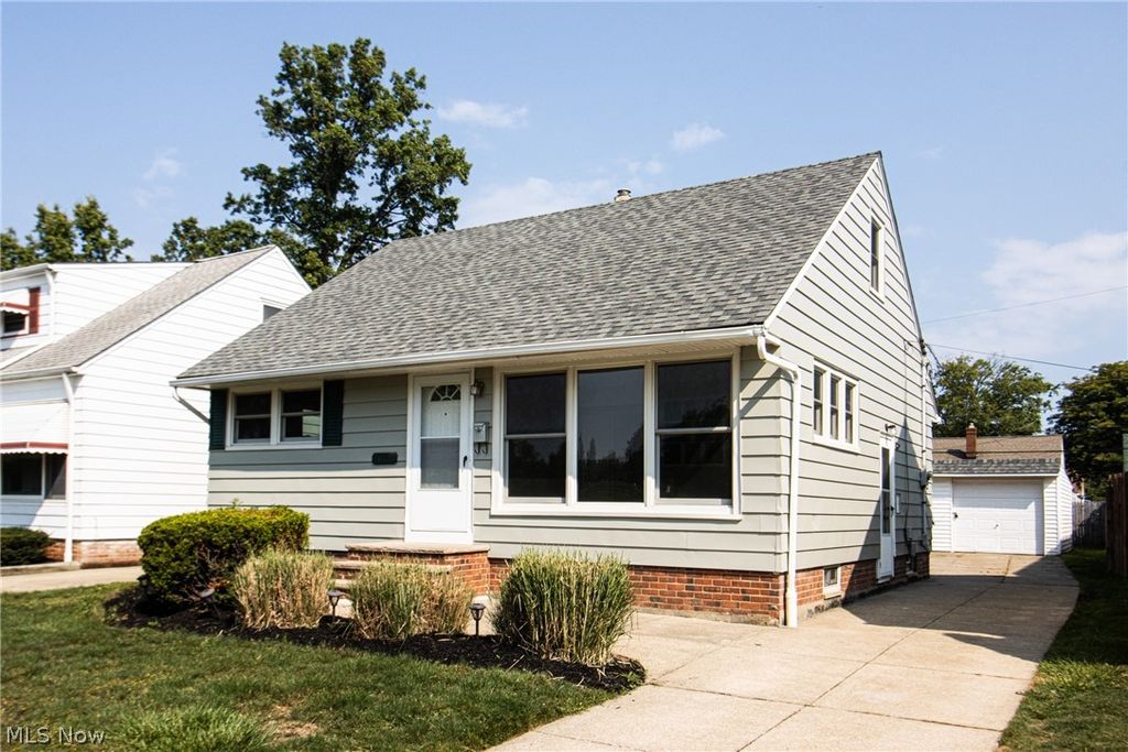 24791 Drakefield Avenue, Euclid, OH 44123