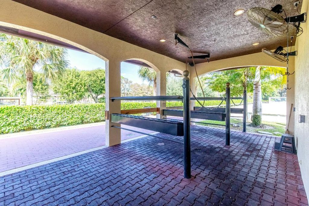 Image 17 of property listing at 14943 Paddock Drive, Wellington, FL 33414