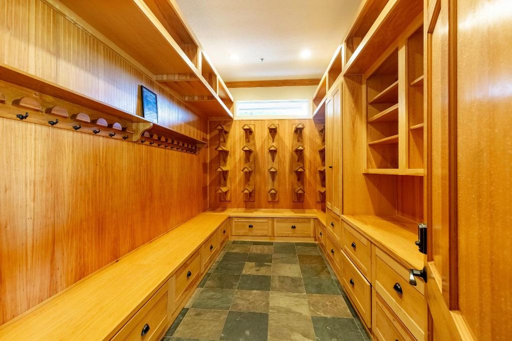 Image 18 of property listing at 14943 Paddock Drive, Wellington, FL 33414