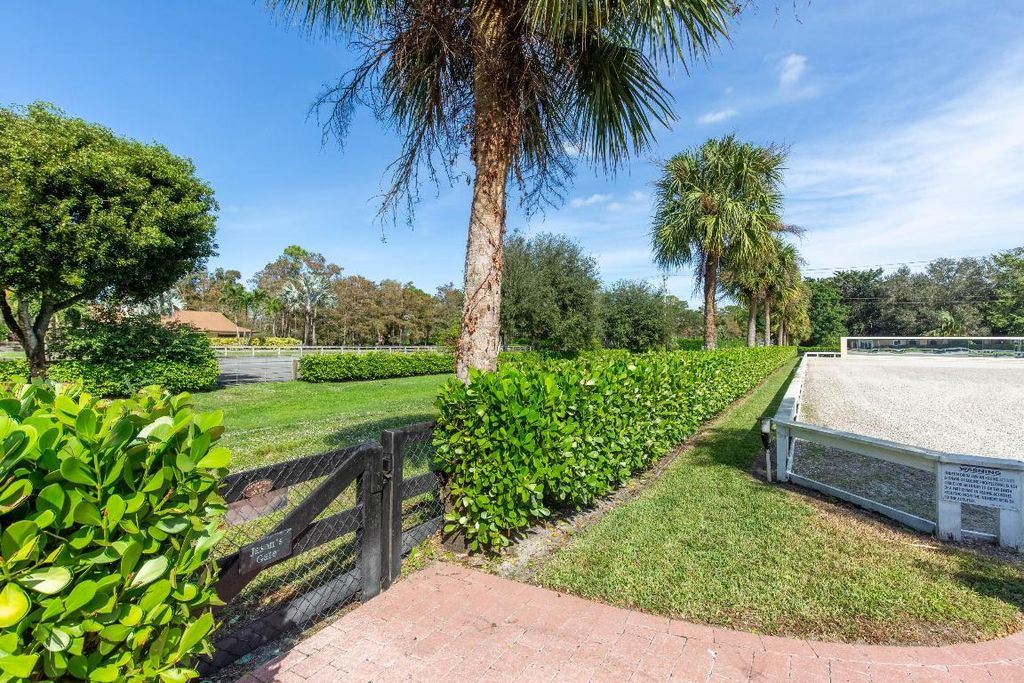 Image 27 of property listing at 14943 Paddock Drive, Wellington, FL 33414