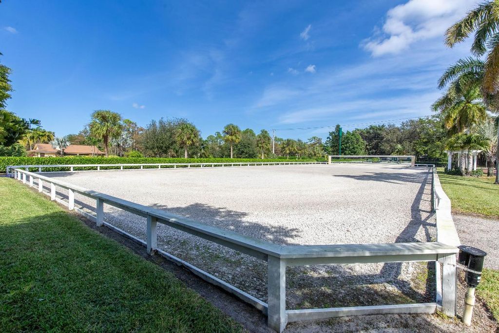 Image 31 of property listing at 14943 Paddock Drive, Wellington, FL 33414