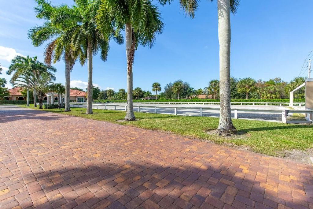 Image 34 of property listing at 14943 Paddock Drive, Wellington, FL 33414