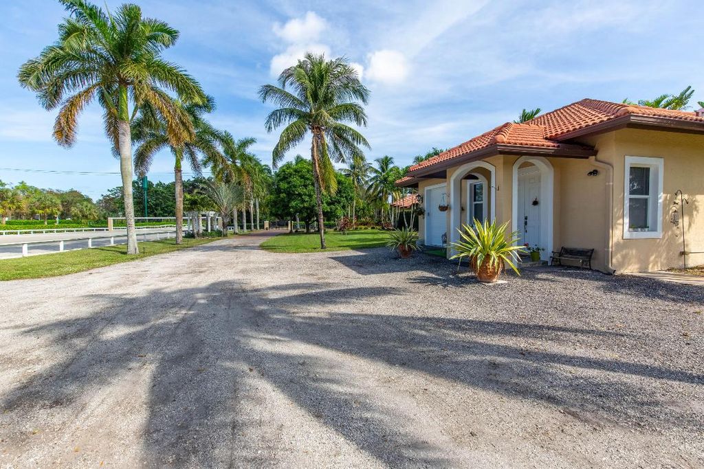 Image 37 of property listing at 14943 Paddock Drive, Wellington, FL 33414