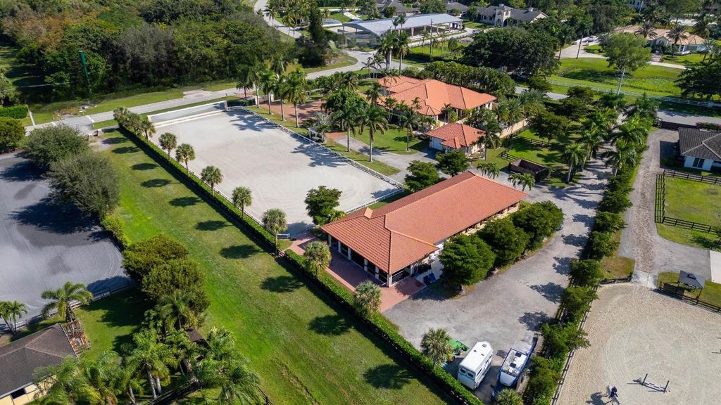 Image 4 of property listing at 14943 Paddock Drive, Wellington, FL 33414