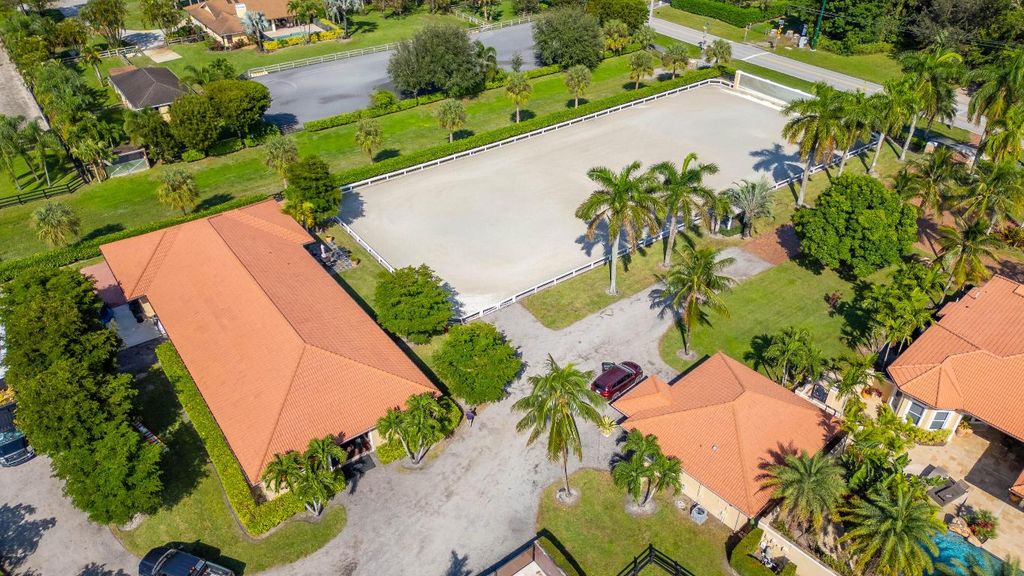 Image 8 of property listing at 14943 Paddock Drive, Wellington, FL 33414