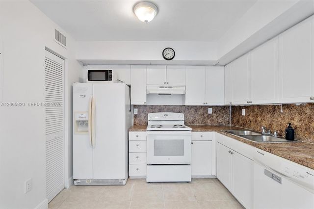 13255 SW 88th Lane 302-CS, Miami, FL 33186