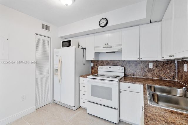 13255 SW 88th Lane 302-CS, Miami, FL 33186