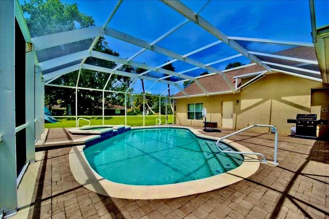 24 LAKESIDE PLACE W, Palm Coast, FL 32137