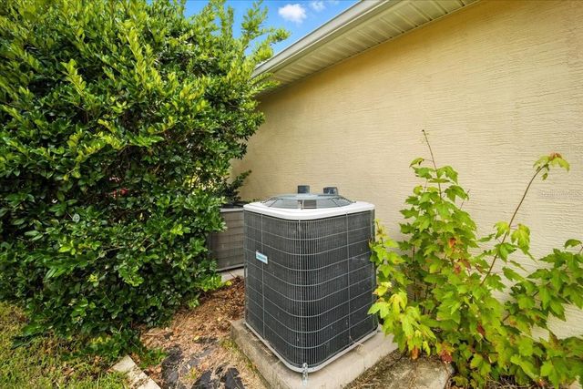 24 LAKESIDE PLACE W, Palm Coast, FL 32137