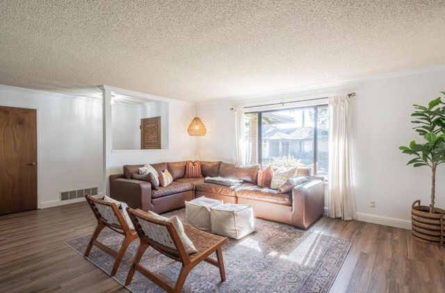 330 Woodside Drive 105, Salinas, CA 93901