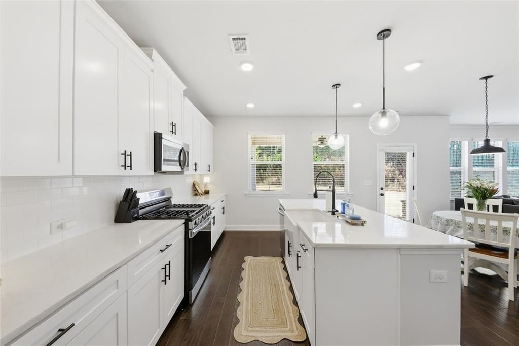 Image 10 of property listing at 4125 Golden Knoll Road, Cumming, GA 30028