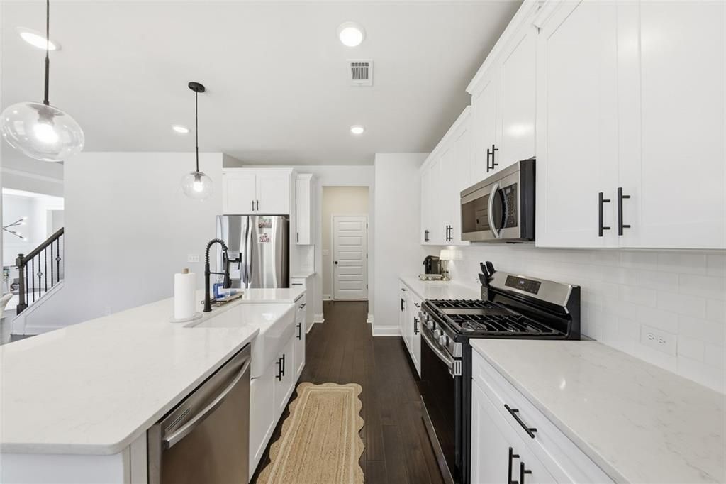 Image 11 of property listing at 4125 Golden Knoll Road, Cumming, GA 30028