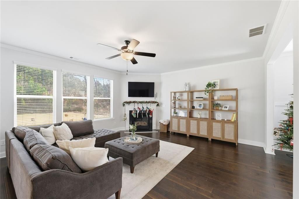 Image 4 of property listing at 4125 Golden Knoll Road, Cumming, GA 30028