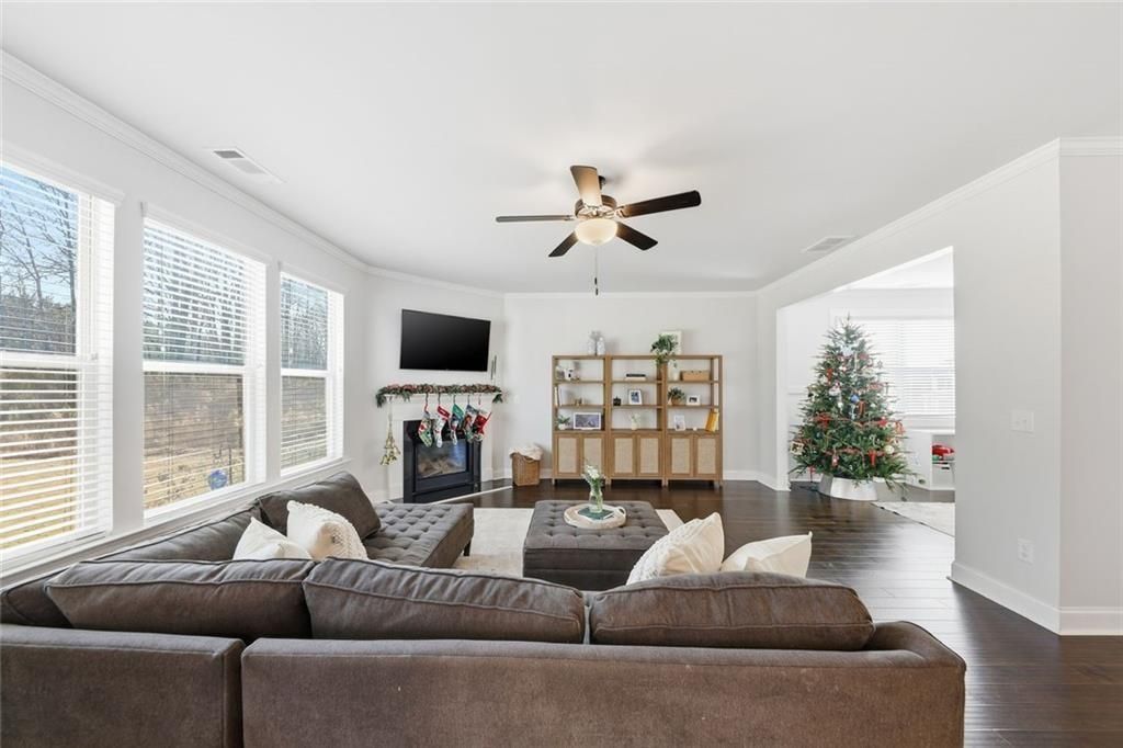 Image 5 of property listing at 4125 Golden Knoll Road, Cumming, GA 30028