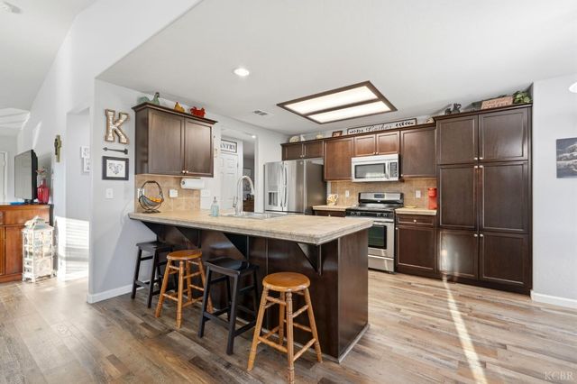 1431 W Ambassador Way, Hanford, CA 93230