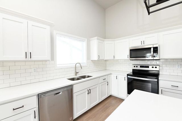 6314 82nd Avenue S, Horace, ND 58047