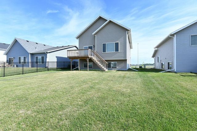6314 82nd Avenue S, Horace, ND 58047