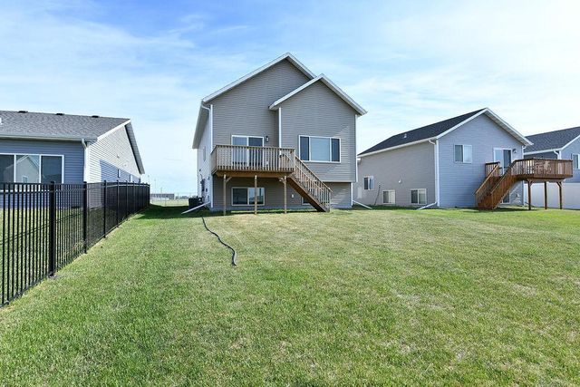 6314 82nd Avenue S, Horace, ND 58047