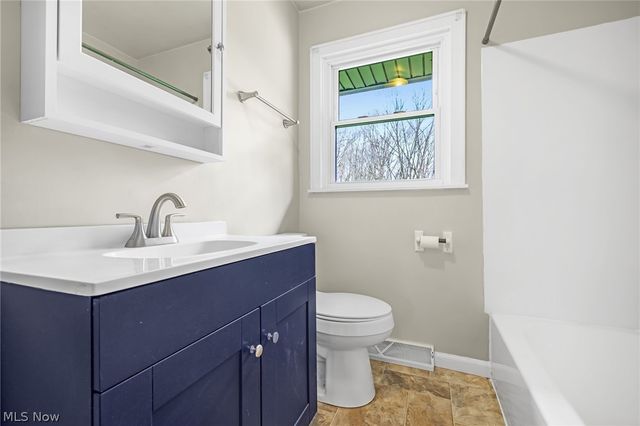 4385 Rex Lake Drive, New Franklin, OH 44319