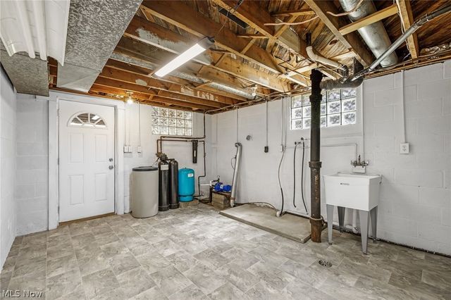 4385 Rex Lake Drive, New Franklin, OH 44319