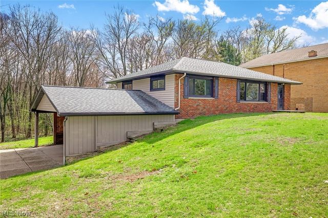 4385 Rex Lake Drive, New Franklin, OH 44319