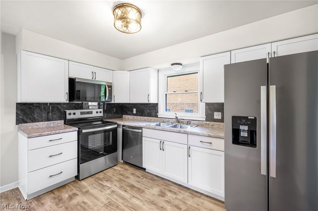 4385 Rex Lake Drive, New Franklin, OH 44319