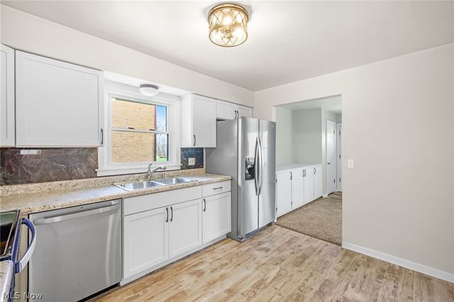 4385 Rex Lake Drive, New Franklin, OH 44319