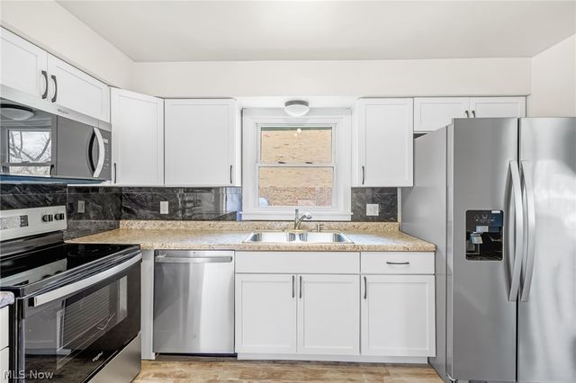 4385 Rex Lake Drive, New Franklin, OH 44319