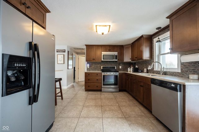 7944 W 1000 S, Fortville, IN 46040